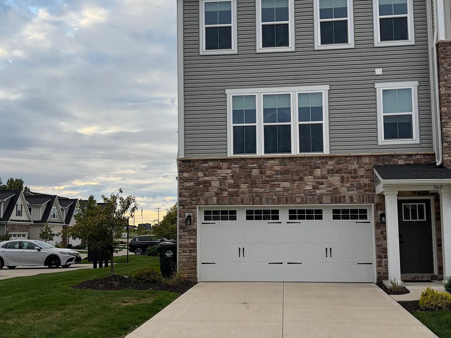 3 bed, 2088 sqft, $2,600 — Photo 3