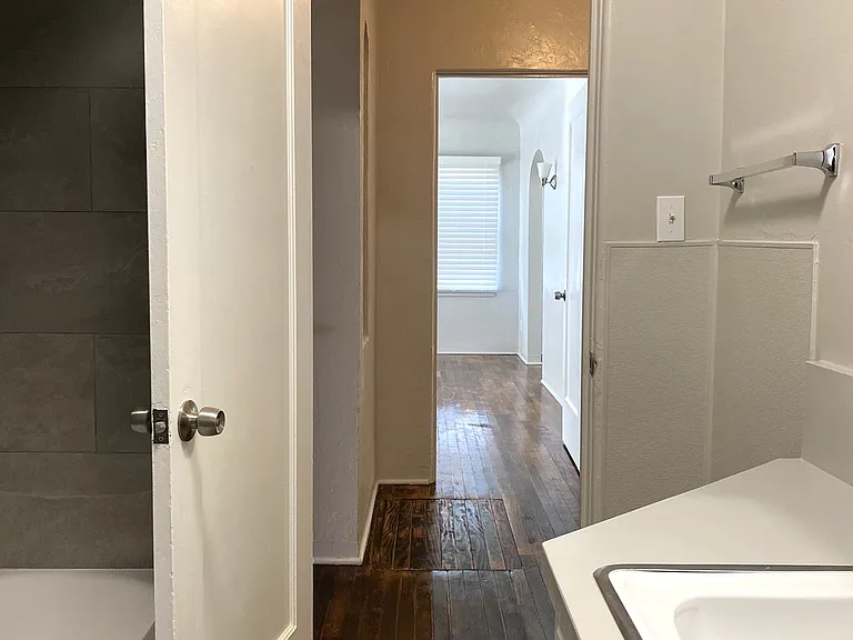 2201 F St — Photo 15