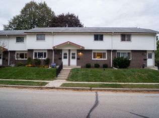 819 Ridgeway Dr, Pewaukee, WI 53072