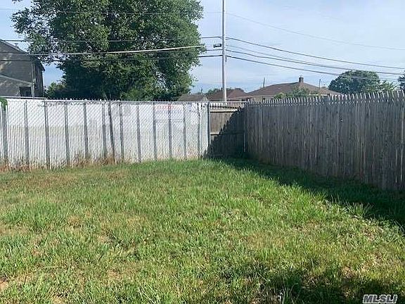 4th image of 1002 N Erie Ave