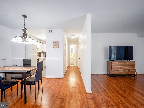 3rd image of 5976 Westchester Park Dr #5976-T-1