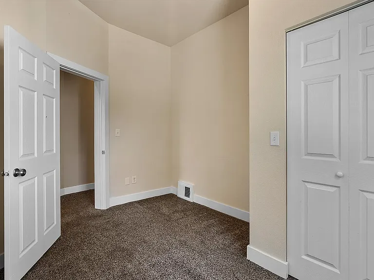 2716 N Murray Ave — Photo 16