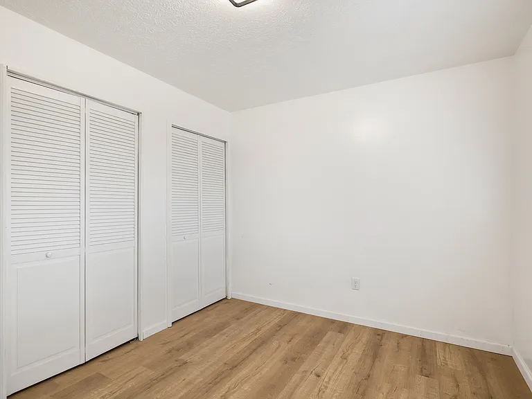 2050 Willowood Dr N — Photo 12