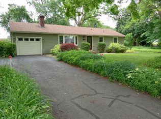 17 Woodlawn Rd, Hadley, MA 01035