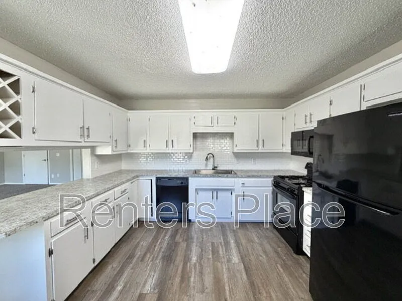 3 bed, 2.0 bath, 1553 sqft, $1,595 — Photo 4
