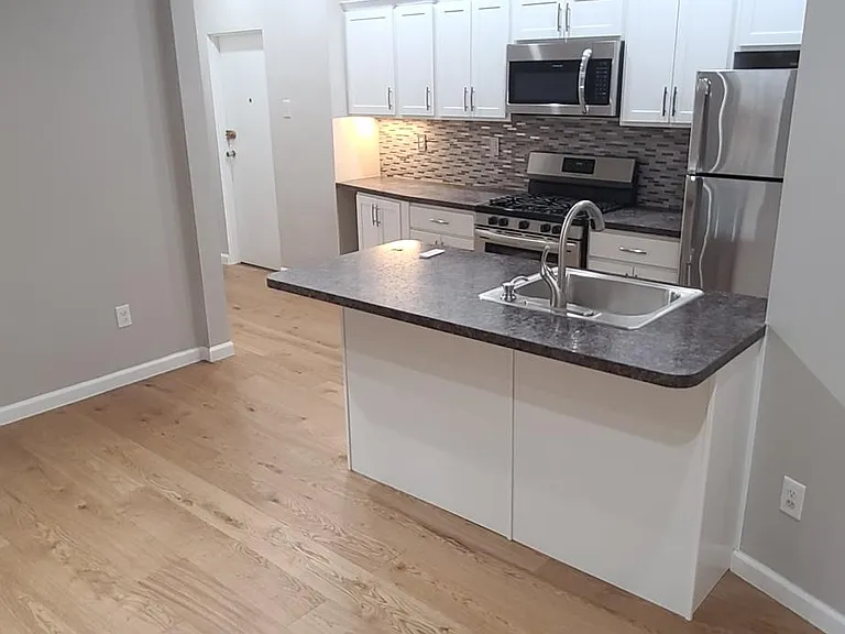 240 S Graham St #2 — Photo 8