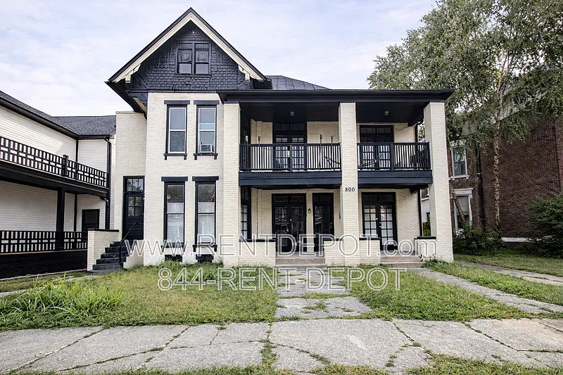 800 SE 2nd St #C