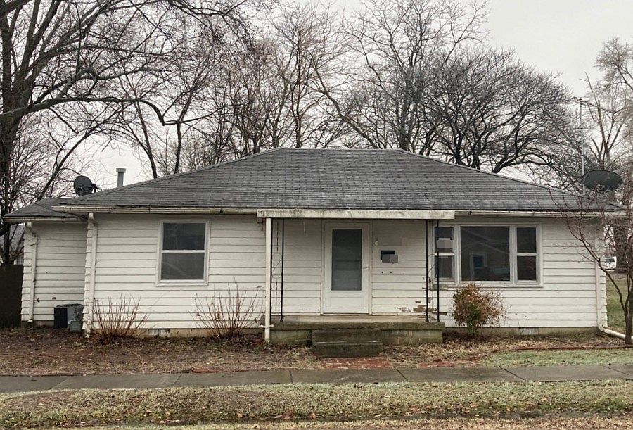 1st image of 918 E Washington Ave