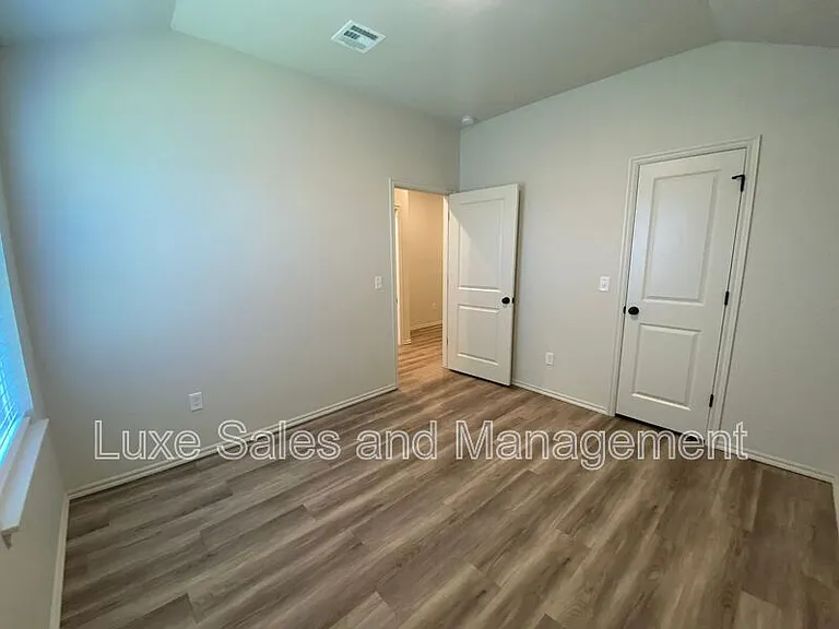 8000 NW 110th Dr — Photo 28
