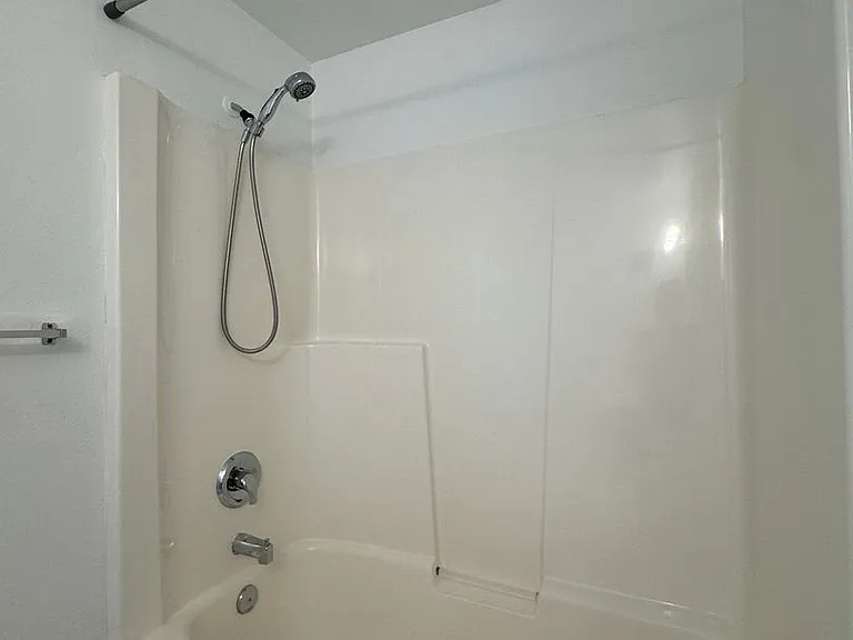 543 Hanover St — Photo 5
