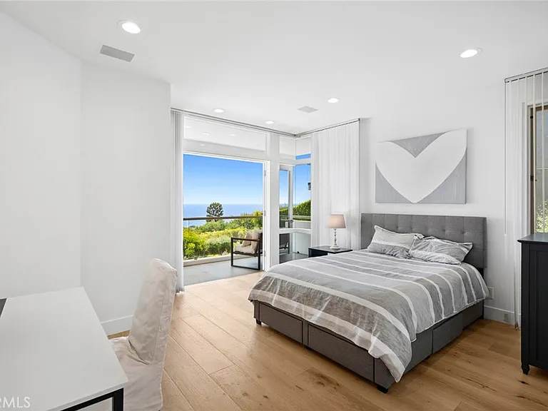 1061 Skyline Dr — Photo 18