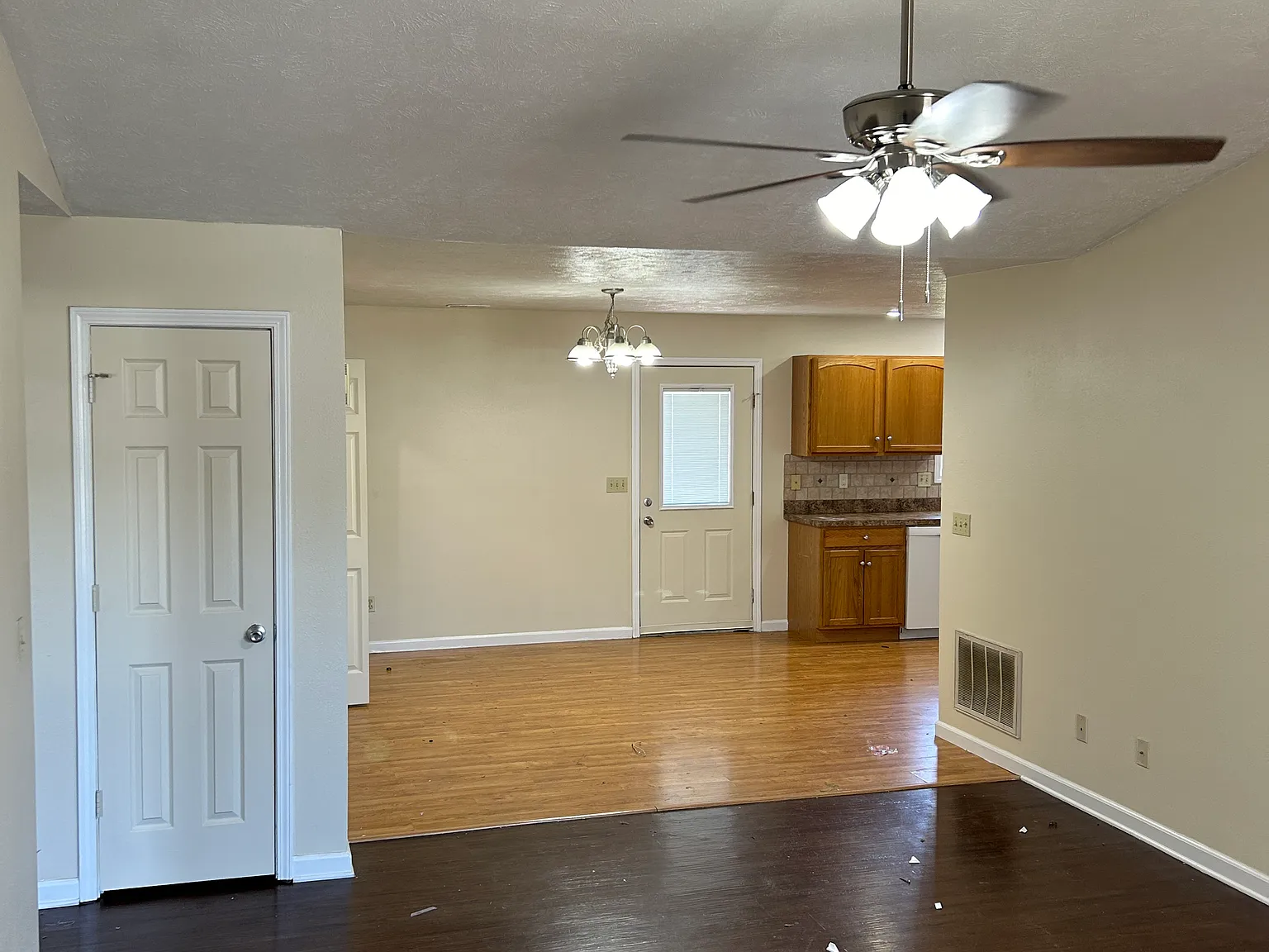 2 bed, 1100 sqft, $1,350 — Photo 4