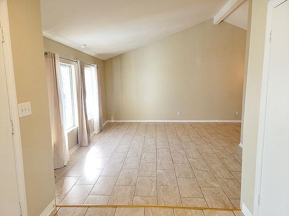 Large formal living room, new Tile floors