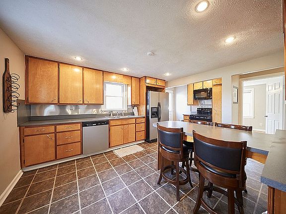 5th image of 2801 E 71st St