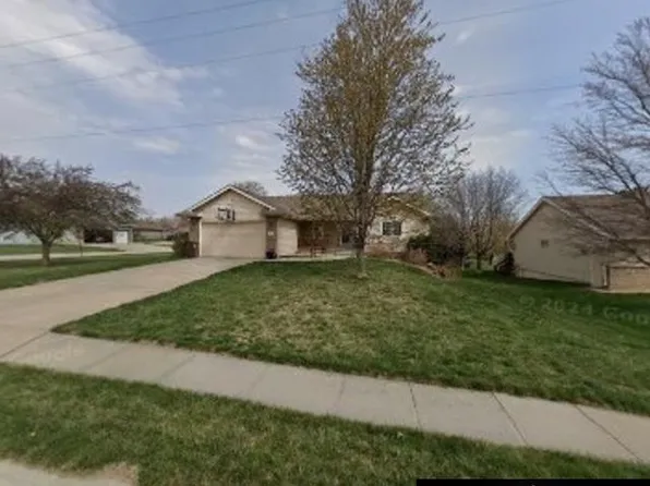 414 Hillside Ave, Yutan, NE 68073