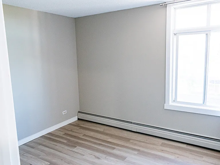 2216 17b St SW — Photo 17