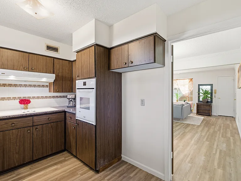 5817 Sandhurst Ln #B — Photo 12