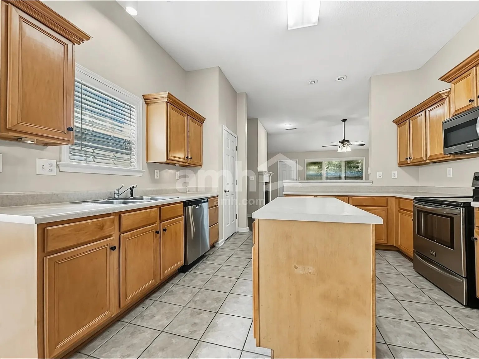 3 bed, 2.0 bath, 2233 sqft, $2,150 — Photo 4