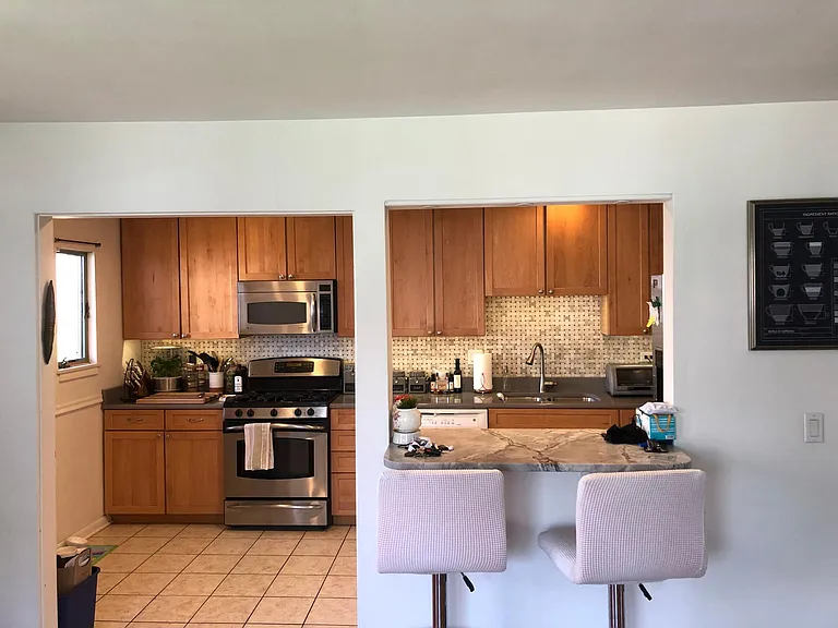 2111 Livingston St — Photo 6