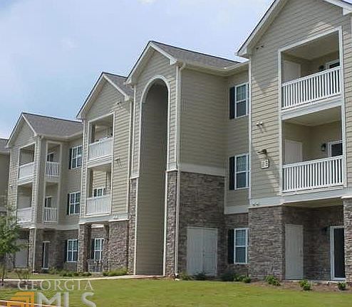 3rd image of 1220 Town Creek Cir