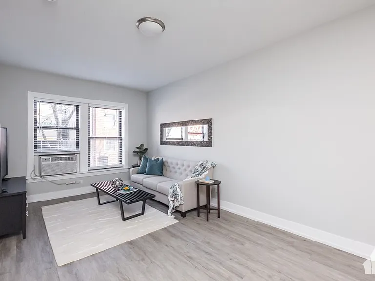 715 W Brompton Ave #2 — Photo 2