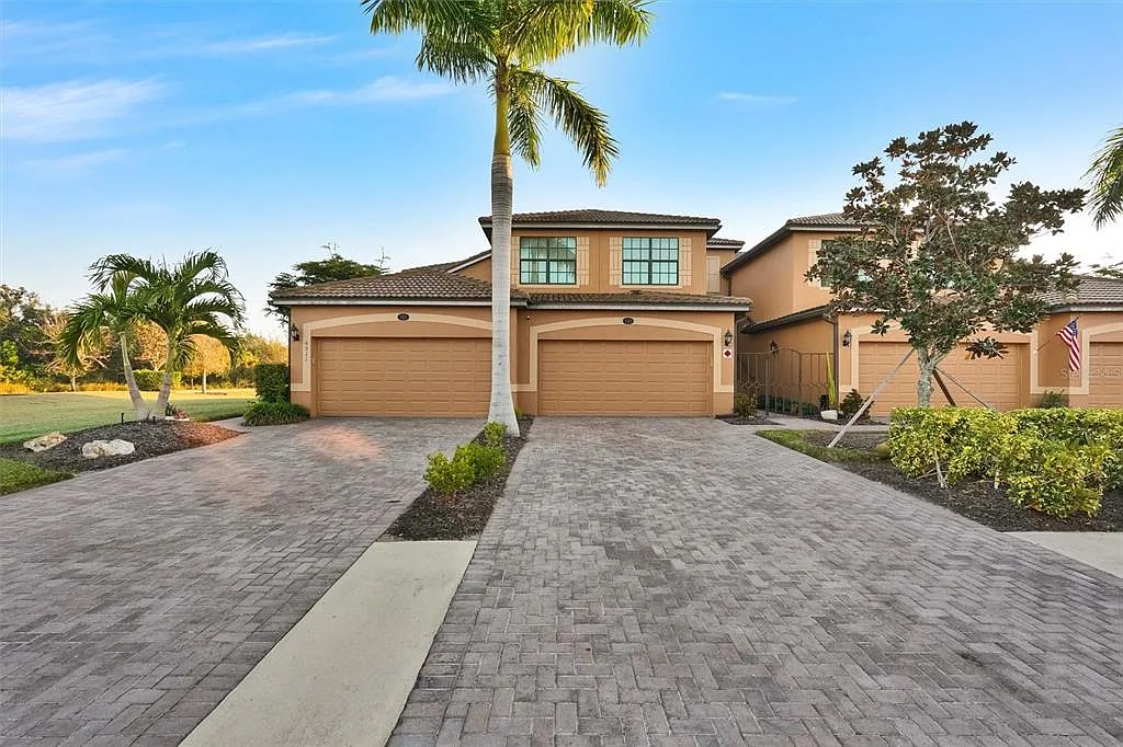3 bed, 2.0 bath, 2108 sqft, $5,500 — Photo 2