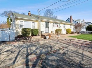 440 Ray St, Freeport, NY 11520