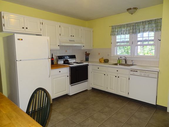 3rd image of 3D Tunxis Pl #3D