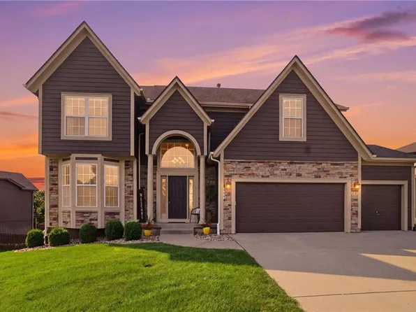 2221 SW Hawk View Rd, Lees Summit, MO 64082