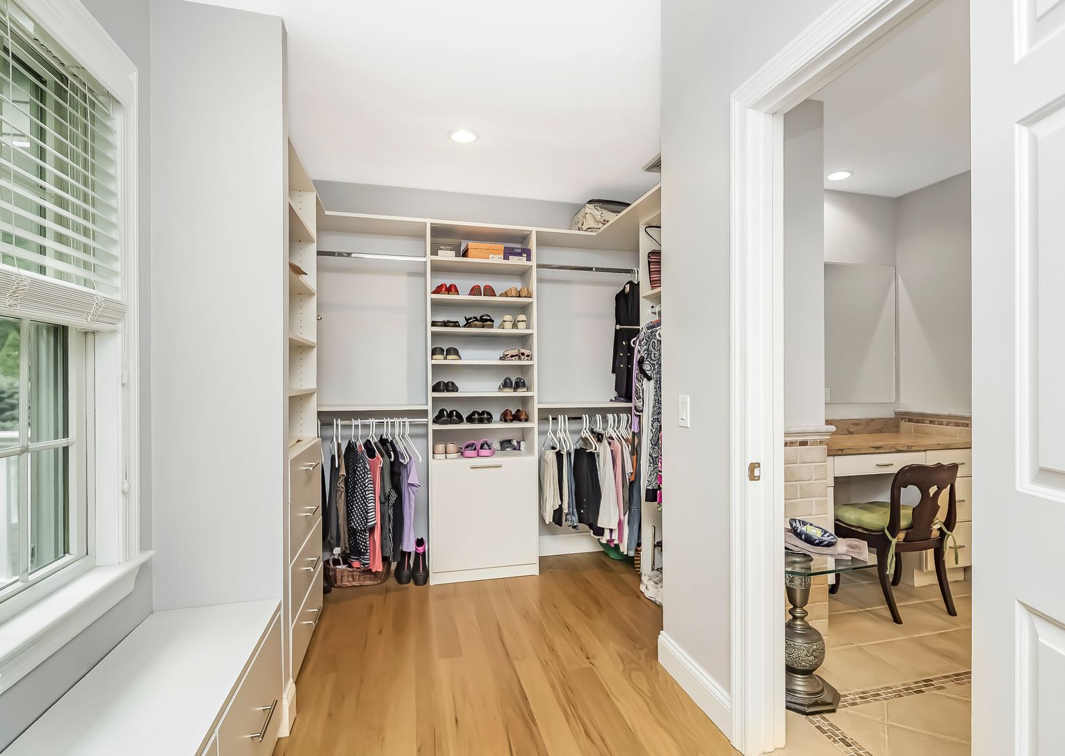  Walk-in custom closet