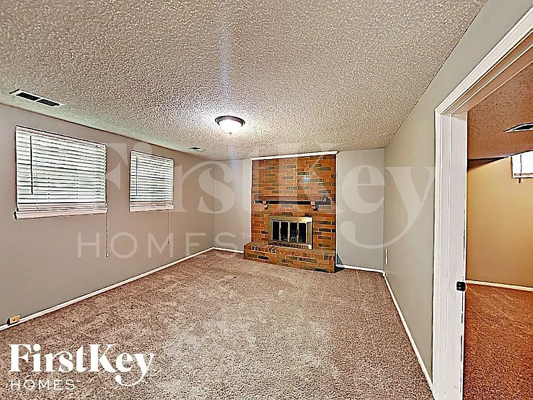 5906 NW Walnut Creek Cir — Photo 6