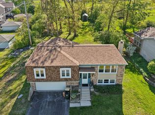 7901 Iroquois Ct, Woodridge, IL 60517