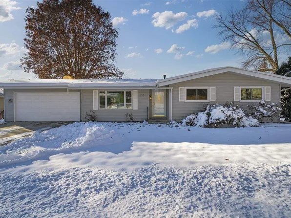 1415 Clark Dr, Cedar Falls, IA 50613