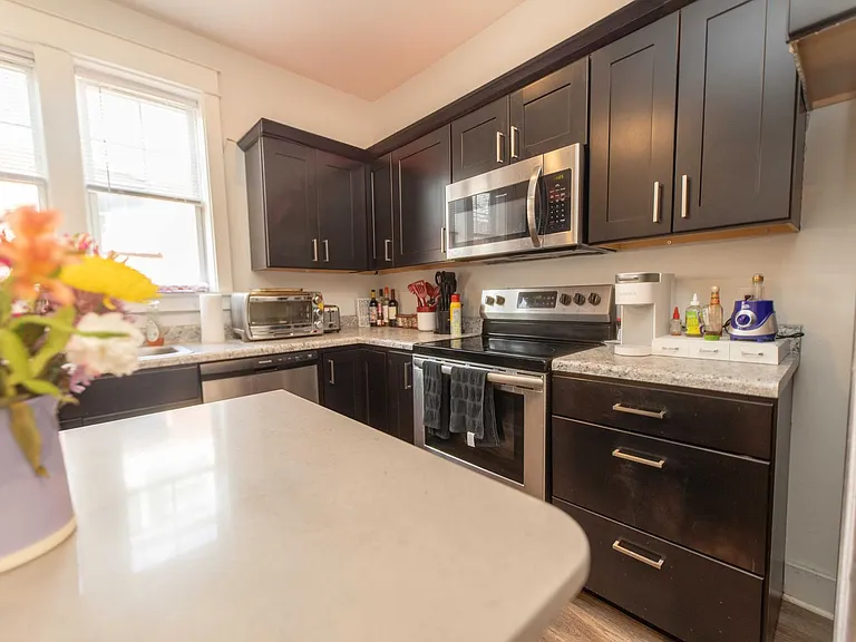 223 N Morton St — Photo 10