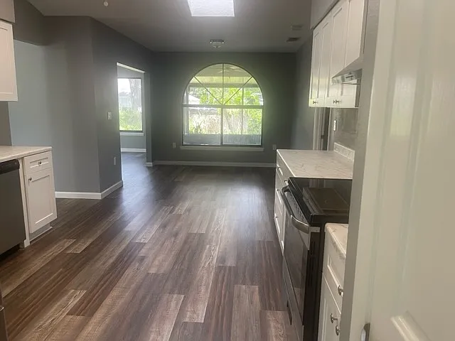 3 bed, 1985 sqft, $2,300 — Photo 3