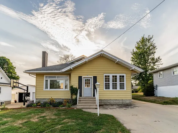 1105 10th St, Grundy Center, IA 50638