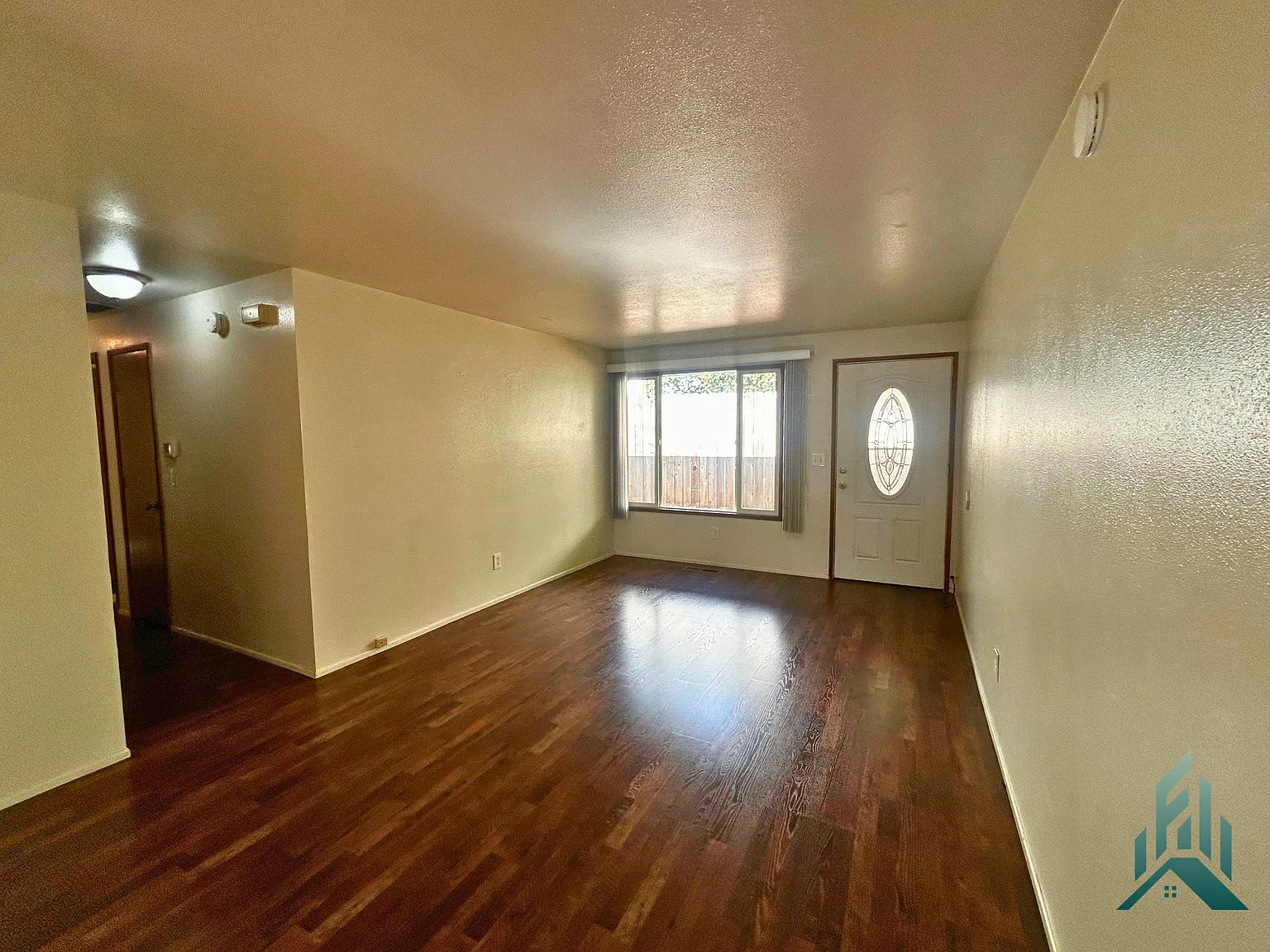 3 bed, 988 sqft, $1,795 — Photo 3