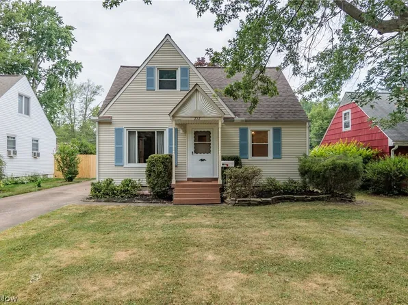 352 Inwood Blvd, Avon Lake, OH 44012