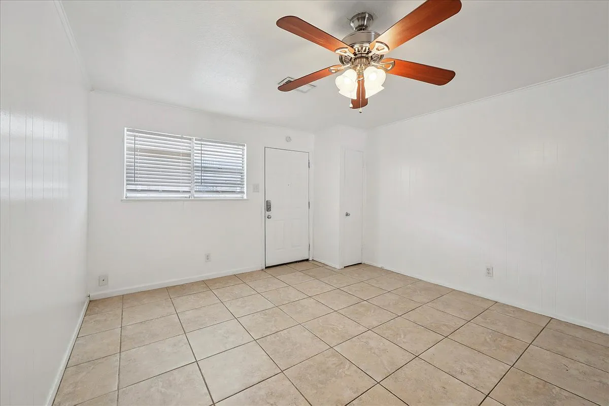 303 Hardy Ave - 3 — Photo 2