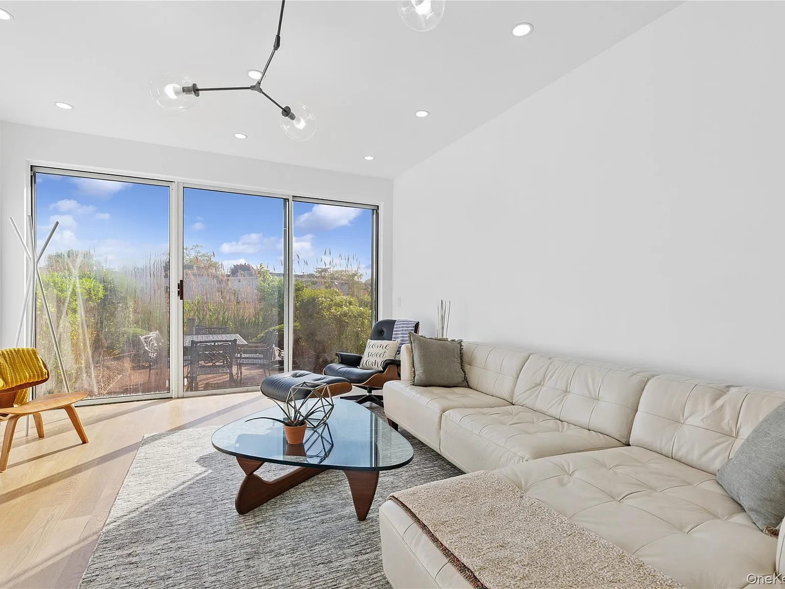 2 bed, 2.5 bath, 1421 sqft, $8,000 — Photo 2