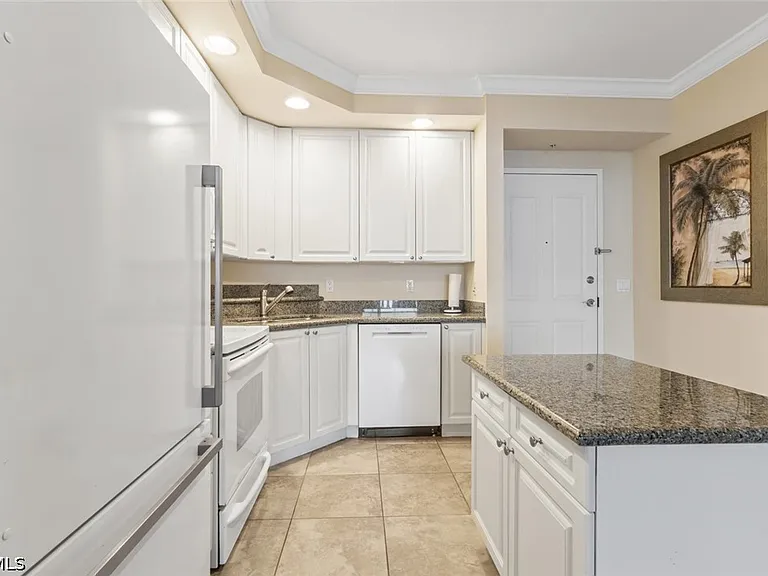 2825 Palm Beach Blvd #203 — Photo 8