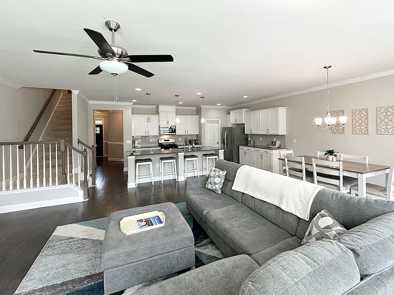 304 Fenella Dr — Photo 11