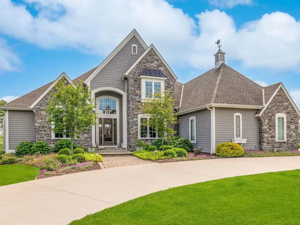 7175 West Oakview COURT, Mequon, WI 53092