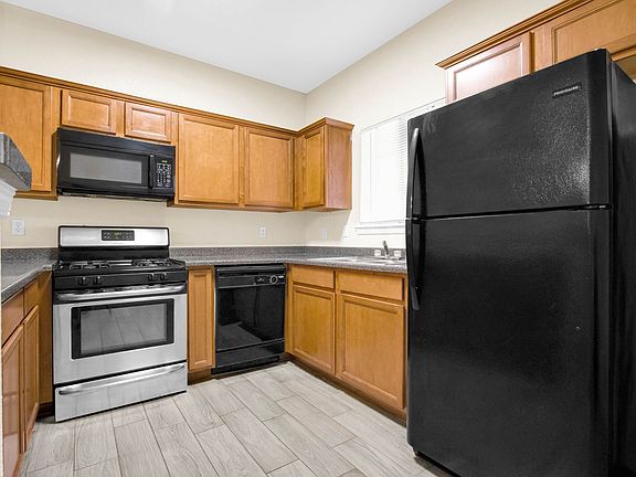 4th image of 3150 N Yarbrough Dr