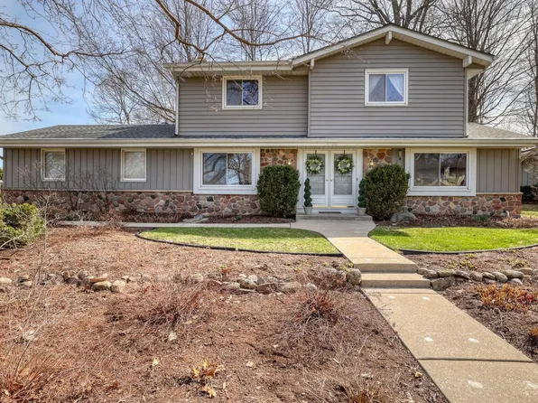 14235 West Wilbur DRIVE, New Berlin, WI 53151