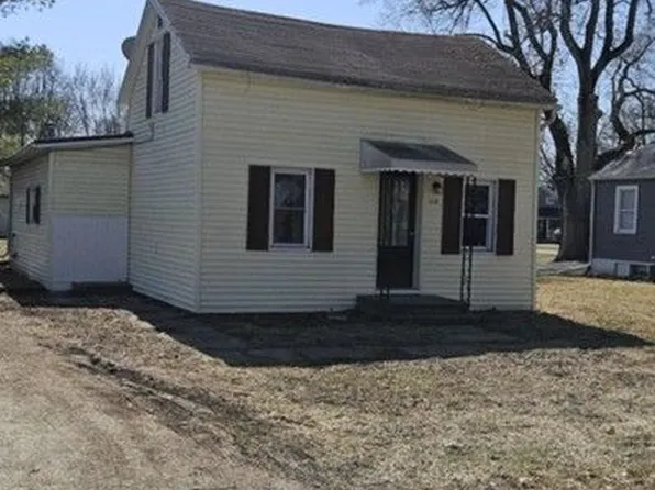 118 W Walnut St, Millersburg, IN 46543