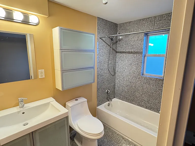 184 Pequot Ave #304 — Photo 9