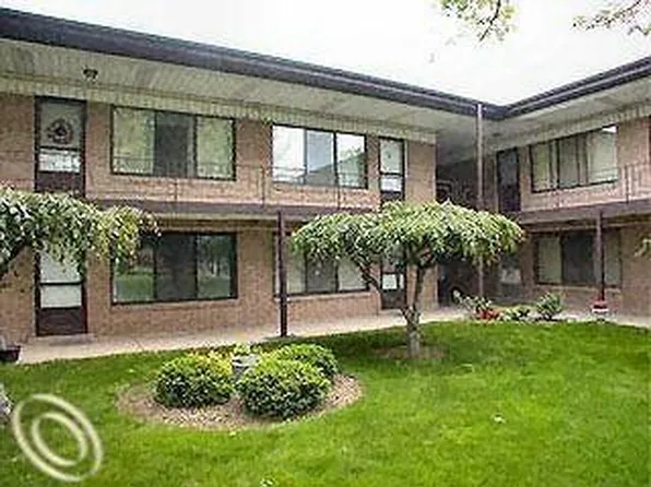 995 N Cass Lake Rd APT 226, Waterford, MI 48328