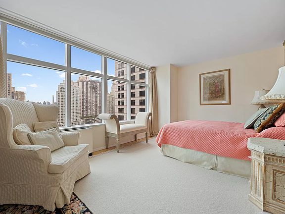 5th image of 160 W 66th St APT 21D