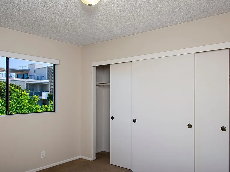 433 N Louise St — Photo 13